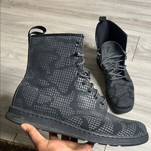 Dr Martens Newton Men Combat boots (14)
